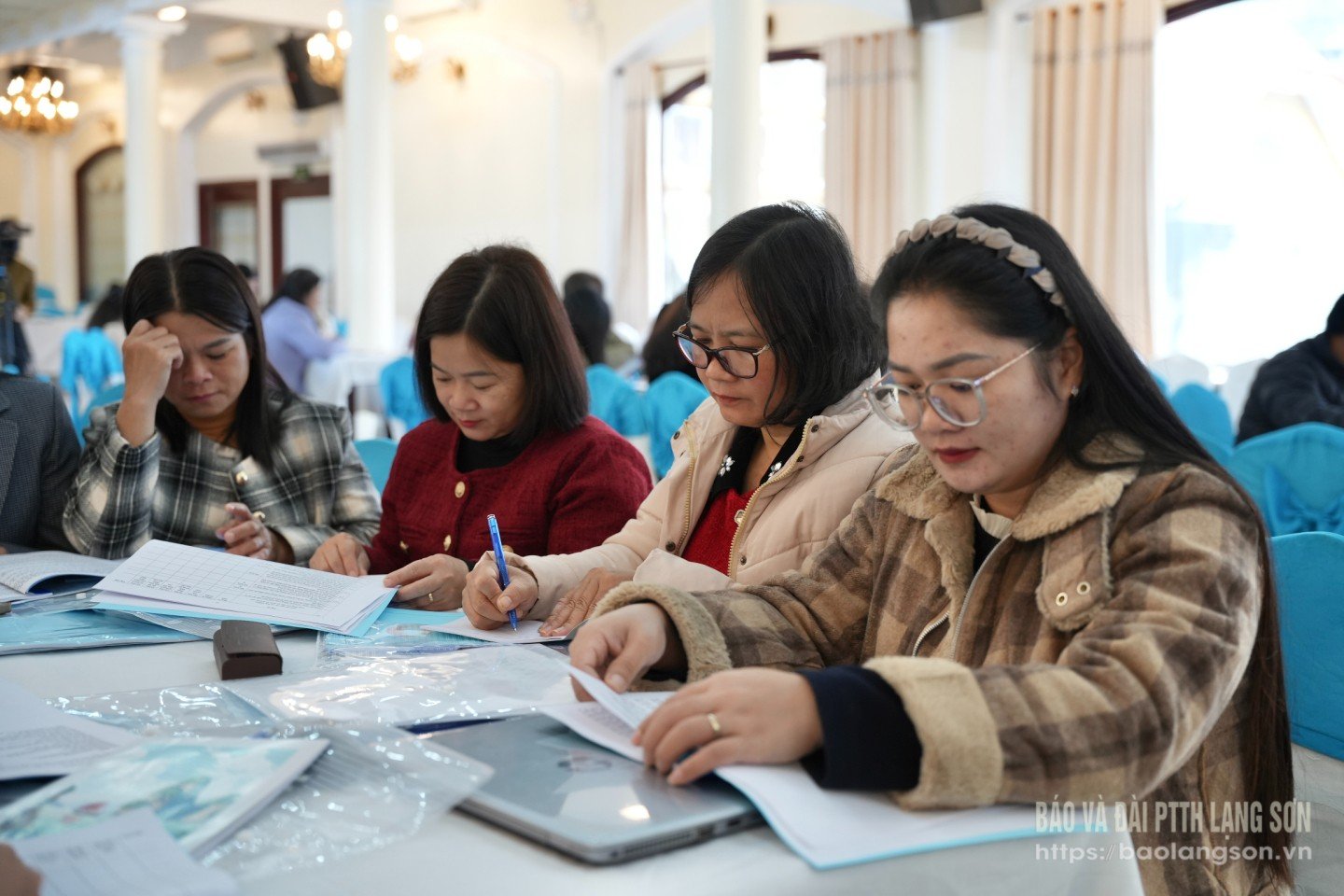 Delegáti účastnící se konference