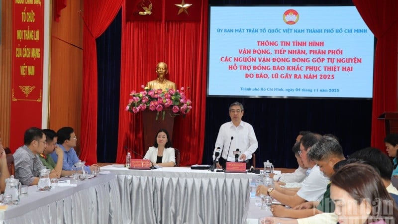 អនុលេខាគណៈកម្មាធិការបក្សទីក្រុង ប្រធានគណៈកម្មាធិការមជ្ឈិមរណសិរ្សមាតុភូមិវៀតណាម ទីក្រុងហូជីមិញ លោក Nguyen Phuoc Loc ថ្លែងមតិក្នុងជំនួបនេះ។