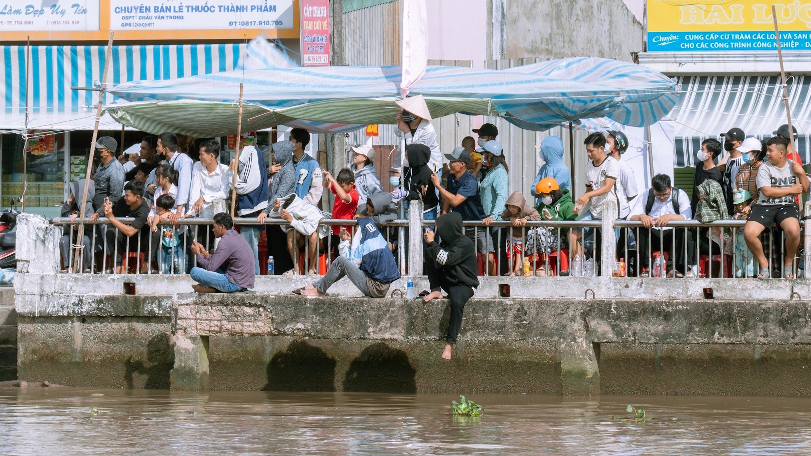 Cận cảnh các đội đua ghe ngo tranh tài tại lễ hội Ooc Om Boc Vĩnh Long- Ảnh 6.