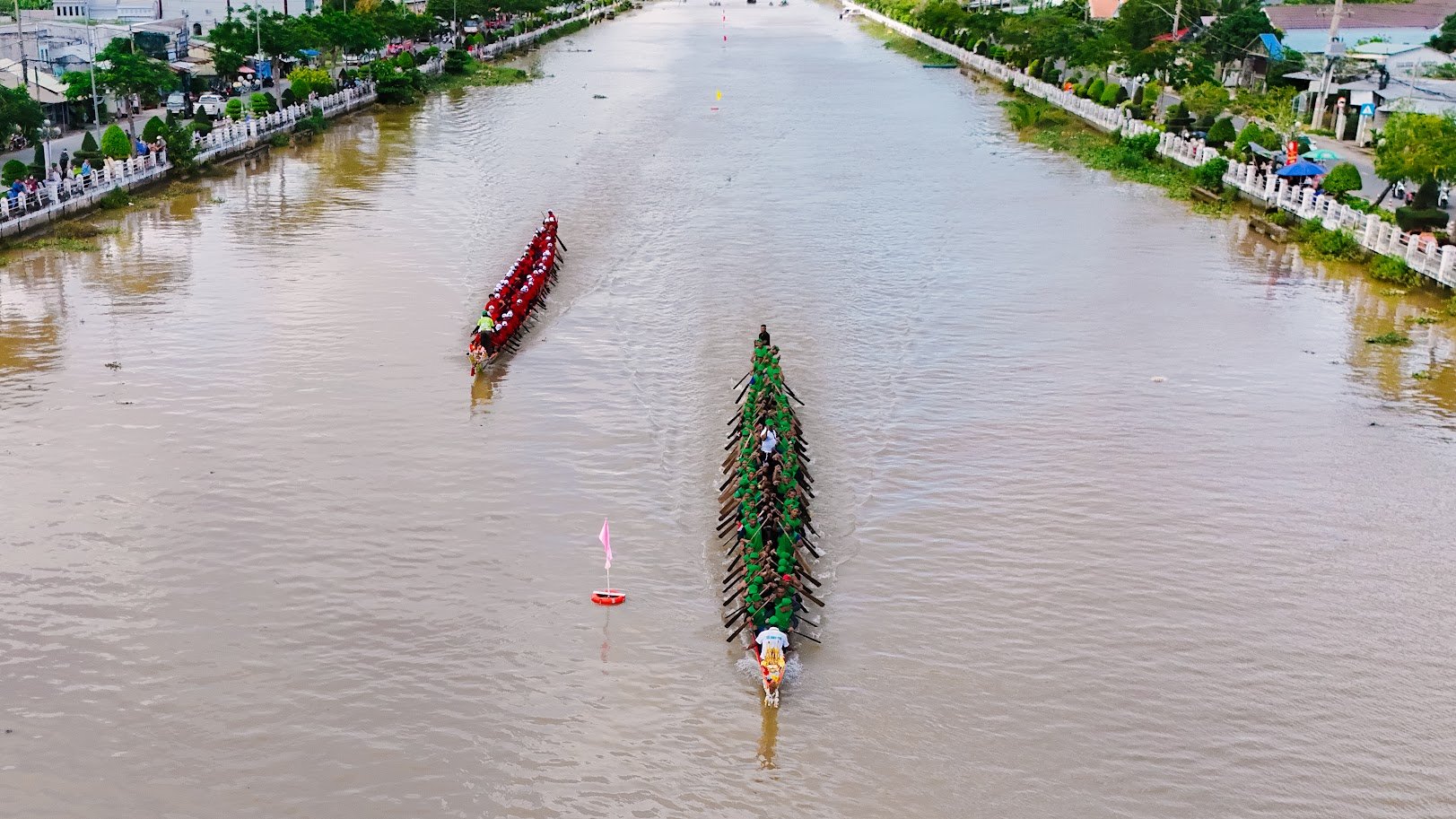 Cận cảnh các đội đua ghe ngo tranh tài tại lễ hội Ooc Om Boc Vĩnh Long- Ảnh 9.