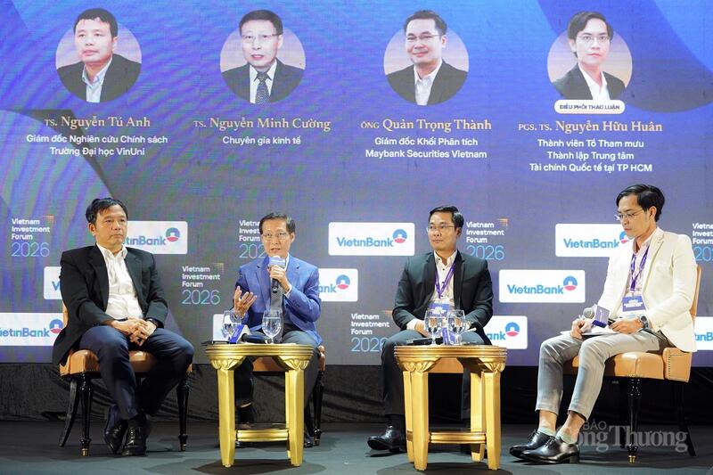 Penceramah pada sesi perbincangan.