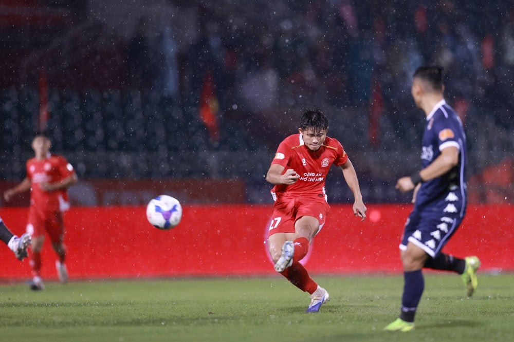 ការរីករាលដាលតម្លៃវិជ្ជមាននៅលើទីលាន V.League - រូបថត 4