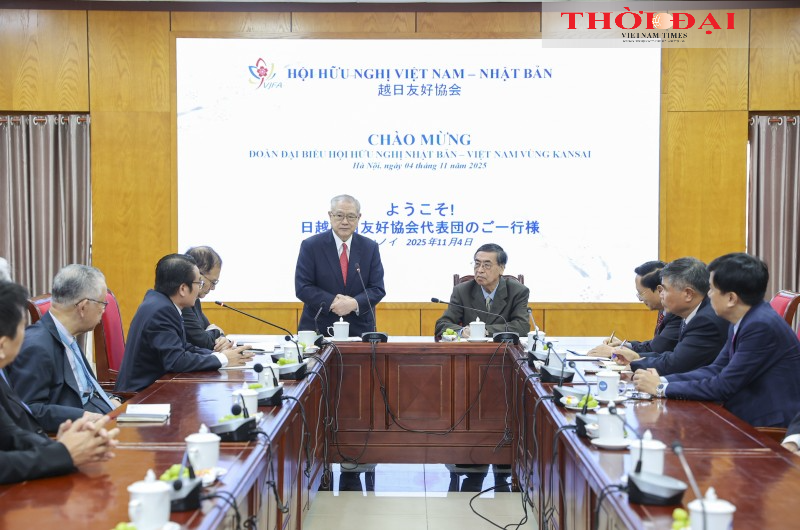 សមាគមមិត្តភាពវៀតណាម-ជប៉ុន បានទទួលគណៈប្រតិភូសមាគមមិត្តភាពជប៉ុន-វៀតណាមប្រចាំតំបន់ Kansai។ (រូបថត៖ Dinh Hoa) Hội hữu nghị Việt Nam - Nhật Bản tiếp đoàn đại biểu Hội hữu nghị Nhật Bản - Việt Nam vùng Kansai. (Ảnh: Đinh Hòa)