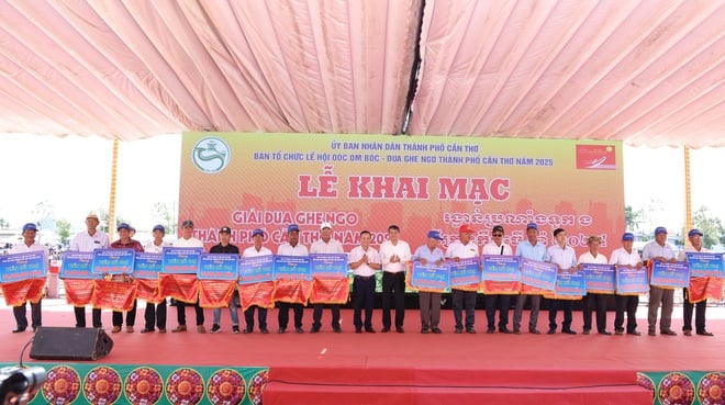 VIDEO: 61 đội đua ghe ngo tranh tài nghẹt thở trên sông Maspéro ở Cần Thơ - Ảnh 6.