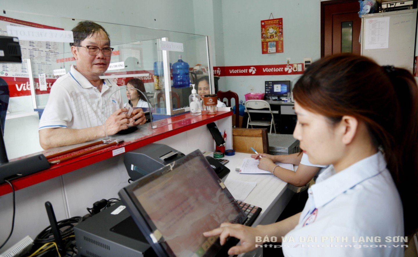A Lang Son Lottery One Member Co., Ltd. további Vietlot szelvénykibocsátási szolgáltatást indít a környéken a bevételek növelése érdekében.