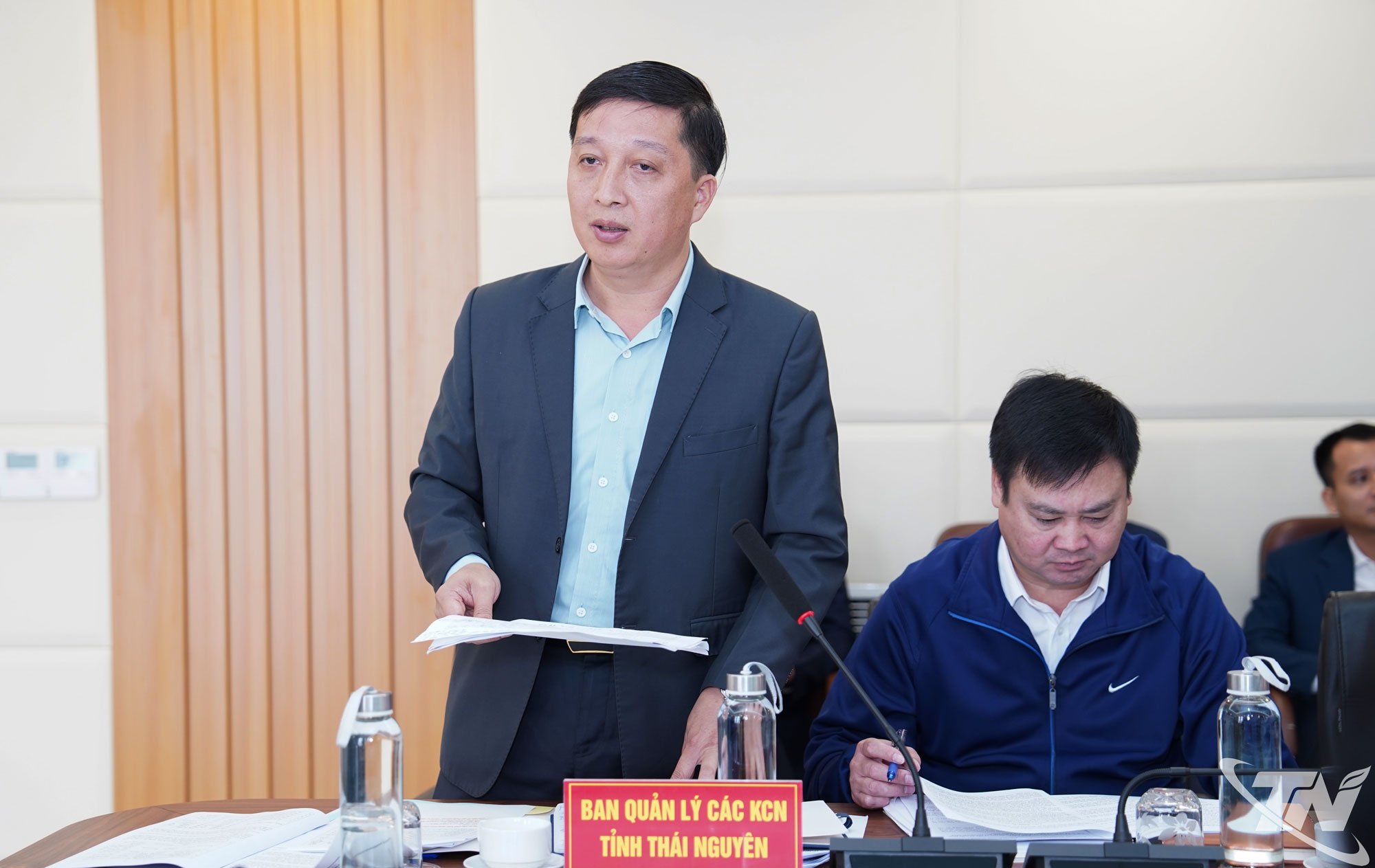 Lederne av forvaltningsstyret for den provinsielle industriparken rapporterte på møtet.