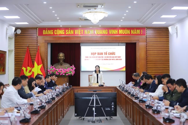 ສືບຕໍ່ກວດກາ ແລະ ຜັນຂະຫຍາຍບັນດາວຽກງານກະກຽມໃຫ້ແກ່ອາທິດ “ມະຫາສາມັກຄີທົ່ວປວງຊົນທັງຊາດ - ມໍລະດົກວັດທະນະທຳຫວຽດນາມ” ແລະ ງານບຸນວັດທະນະທຳຊົນເຜົ່າມົ້ງຄັ້ງທີ 2 ປີ 2025 - ຮູບທີ 3. Tiếp tục rà soát, hoàn thiện các nội dung chuẩn bị cho Tuần “Đại đoàn kết dân tộc - Di sản văn hóa Việt Nam” và Ngày hội Văn hóa dân tộc Mường lần thứ II năm 2025 - Ảnh 3.