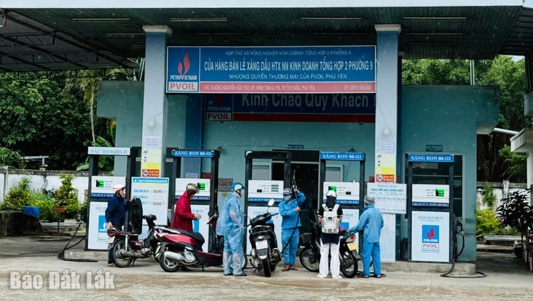 นอกจากการกักตุนอาหารแล้ว ประชาชนจำนวนมากในเขตและตำบลทางตะวันออกยังกักตุนเชื้อเพลิงไว้ด้วย เพื่อป้องกันไม่ให้ขาดอาหารเนื่องจากฝนตกต่อเนื่องเป็นเวลานานและน้ำท่วม