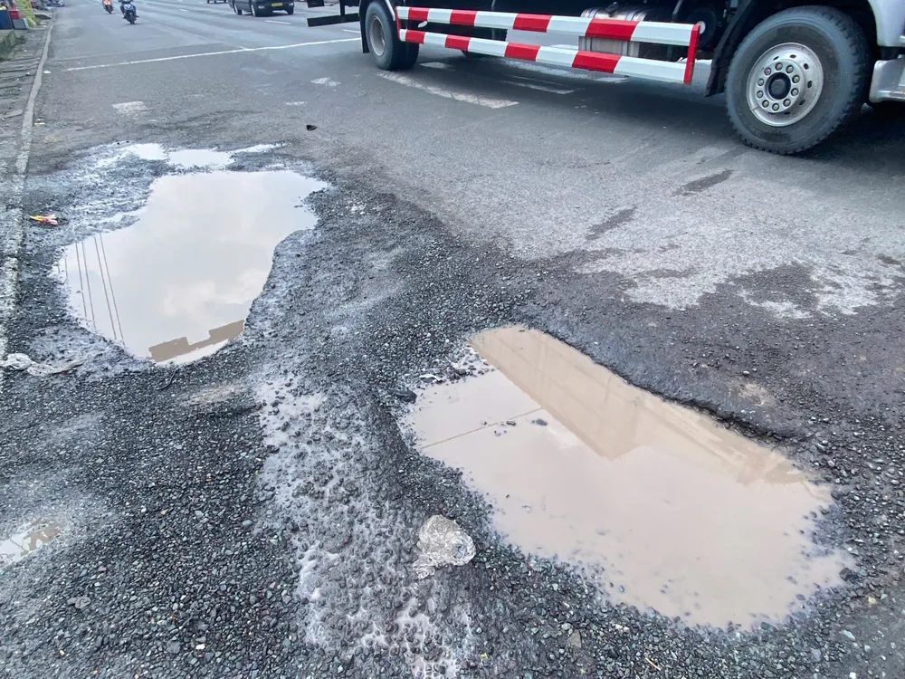 Nationale snelweg 51 heeft veel secties in de provincie Dong Nai beschadigd