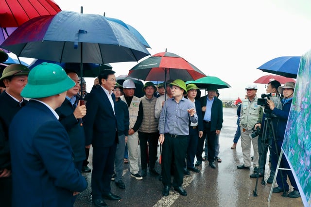 លុបបំបាត់ការលំបាក លើកកម្ពស់កំណើននិងភាពល្អឥតខ្ចោះរបស់រដ្ឋាភិបាលកម្រិតពីរនៅ Ninh Binh - រូបថត ៣. Tháo gỡ khó khăn, thúc đẩy tăng trưởng và hoàn thiện chính quyền hai cấp tại Ninh Bình- Ảnh 3.