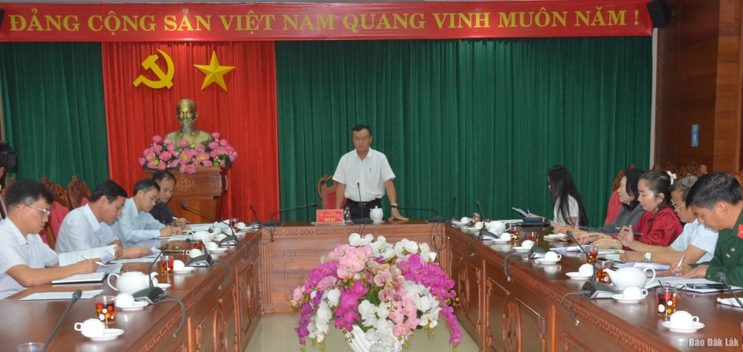 Quang cảnh cuộc họp.