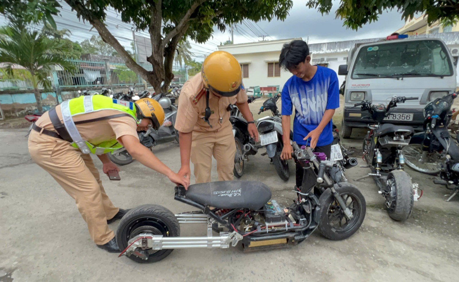 ទប់ស្កាត់ទាន់ពេលវេលា ក្រុមក្មេងជំទង់ដែលប្រមូលផ្តុំគ្នា និងត្រៀមប្រណាំងនៅលើផ្លូវខេត្ត៩៤៤