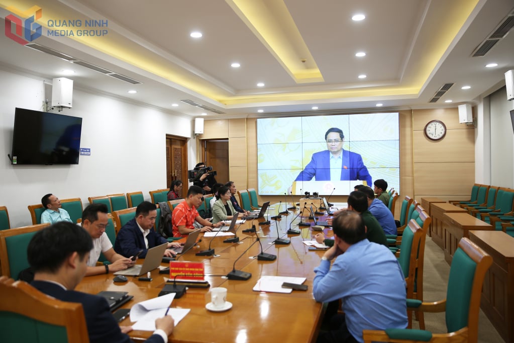 Thủ tướng Chính phủ Phạm Minh Chính phát biểu chỉ đạo tại cuộc họp.