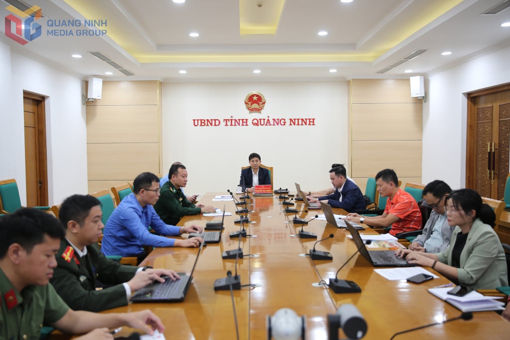 Đồng chí Nguyễn Văn Công, Phó Chủ tịch UBND tỉnh, cùng các sở, ngành liên quan tham dự tại điểm cầu Quảng Ninh.