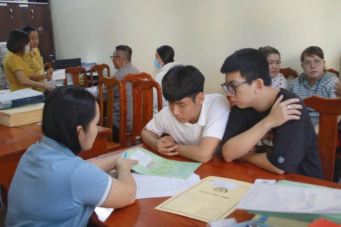 Sở GD-ĐT được quyền sáp nhập, chia, tách trung tâm khác thực hiện nhiệm vụ giáo dục thường xuyên - Ảnh 2.