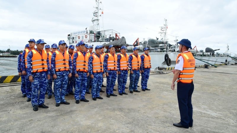 해안경비대 2지역 사령부 제21전대가 폭풍 13호를 예방하기 위한 계획을 시행합니다.