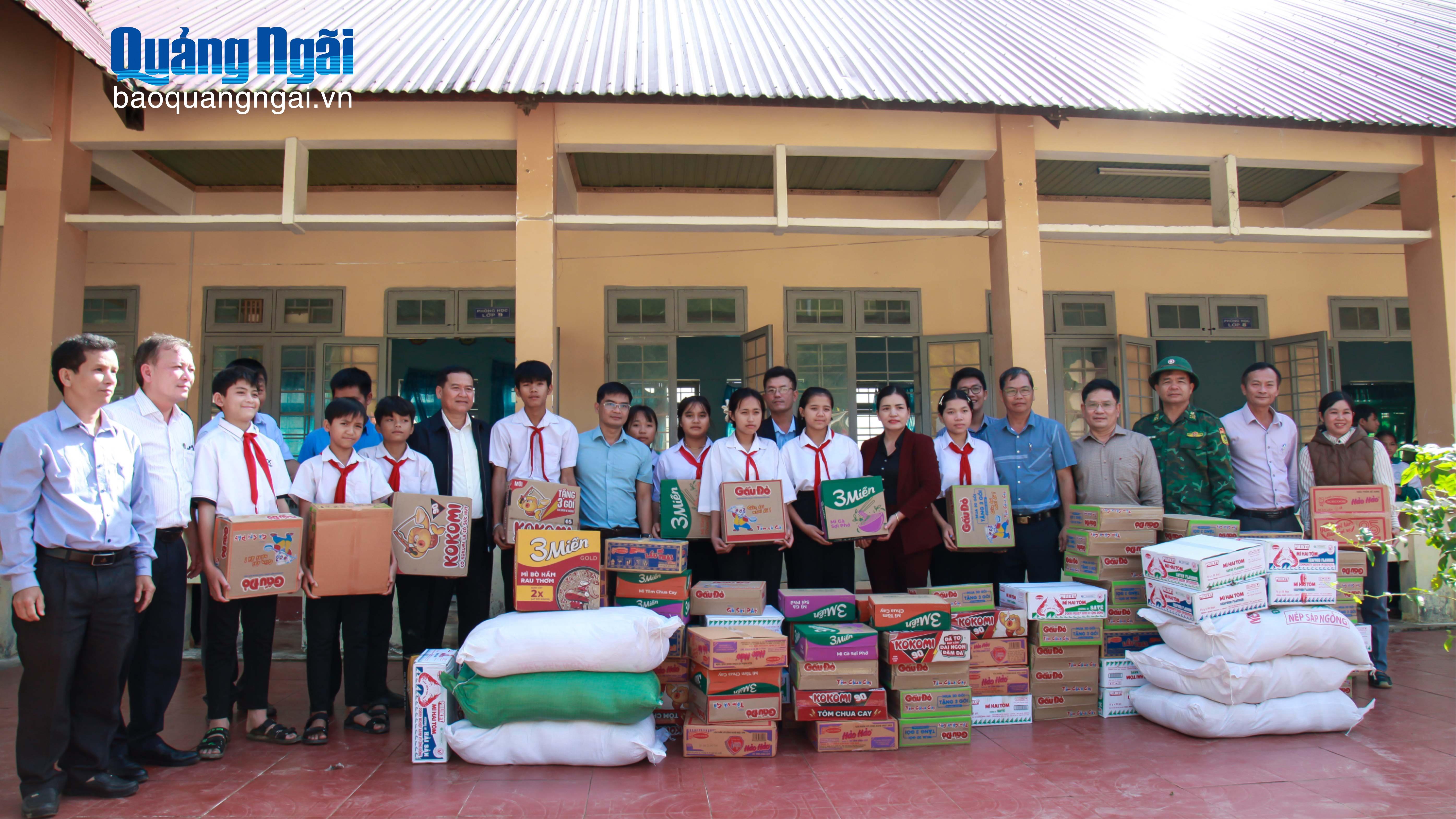 កាសែត Quang Ngai វិទ្យុ និងទូរទស្សន៍