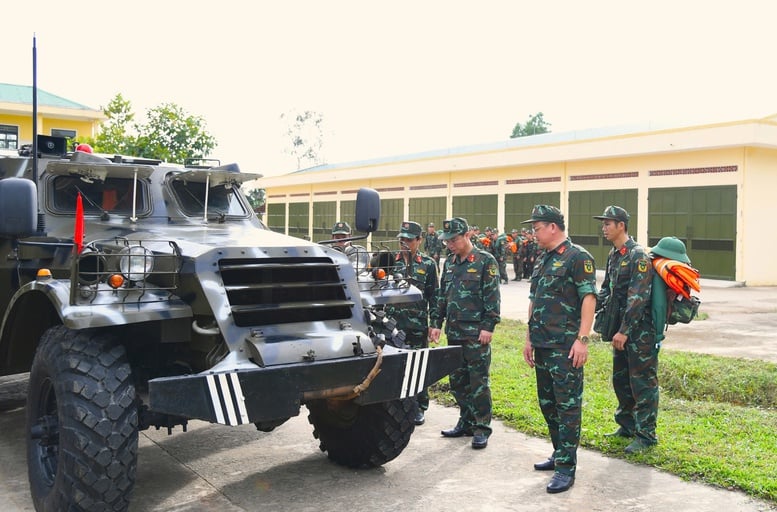 Lãnh đạo Quân khu 5 trực tiếp chỉ đạo ứng phó bão Kalmaegi tại các địa phương- Ảnh 1.