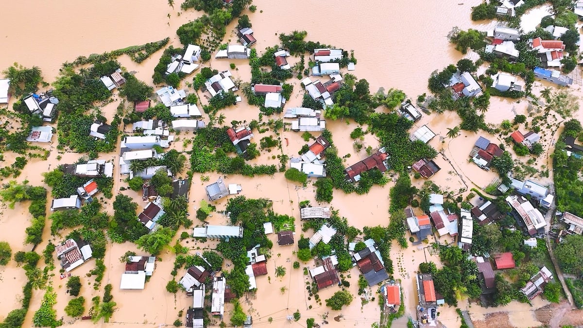 ទីក្រុង Da Nang មានផ្ទះជាង 76,000 ខ្នងត្រូវបានជន់លិចក្នុងពេលមានភ្លៀងធ្លាក់នៅចុងខែតុលា ឆ្នាំ 2025។ រូបថត៖ Lan Anh។ TP Đà Nẵng có hơn 76.000 nhà dân bị ngập trong đợt mưa cuối tháng 10/2025. Ảnh: Lan Anh.