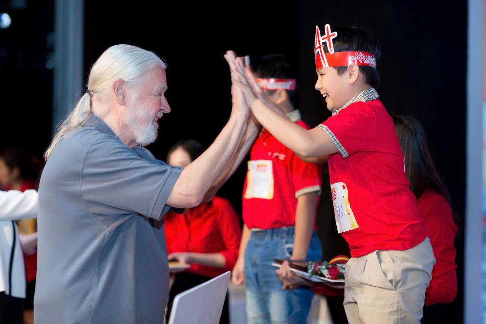 Vinh danh 18 gương mặt xuất sắc nhất tại Chung kết phía Nam Mathnasium Championship 2025