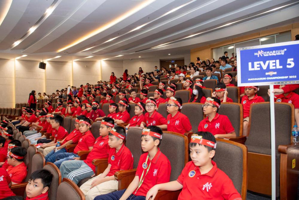 Vinh danh 18 gương mặt xuất sắc nhất tại Chung kết phía Nam Mathnasium Championship 2025