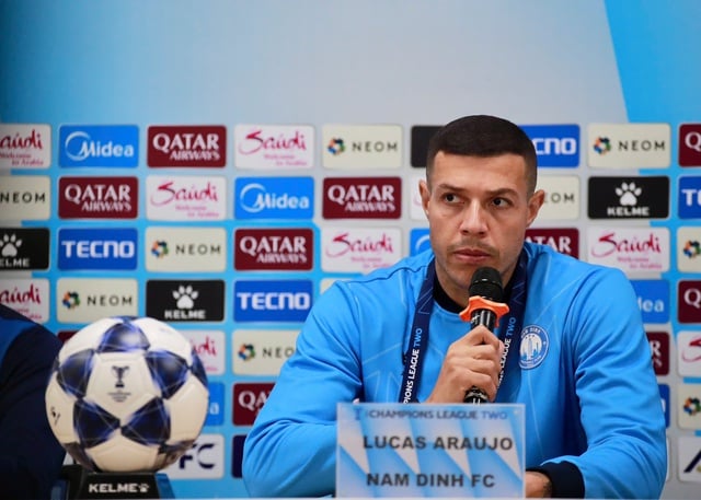 HLV Trung Kiên bất ngờ không họp báo, trung vệ Brazil cực lạc quan: Nam Định sẽ thắng Osaka…- Ảnh 1.