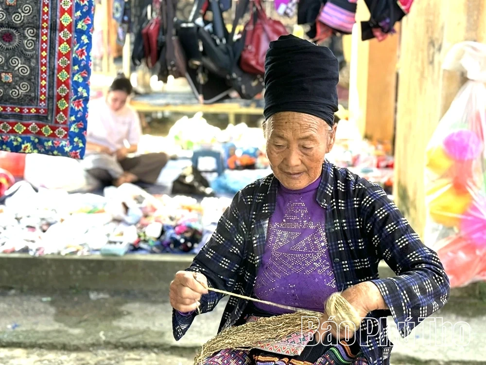 ពណ៌នៃទីផ្សារ Pa Co