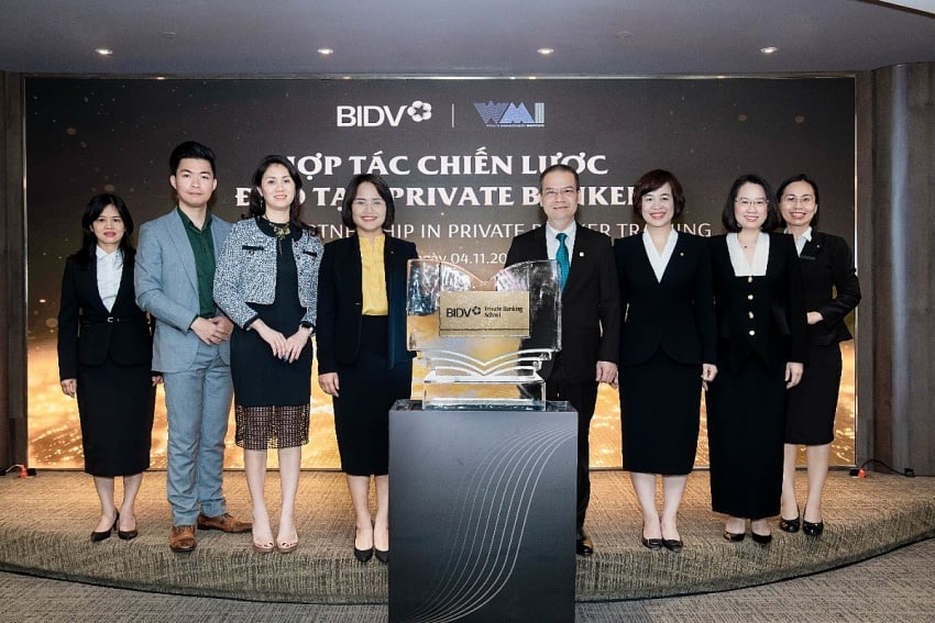 Đại diện BIDV và WMI Singapore tại Lễ ra mắt chương trình hợp tác đào tạo Private Banker