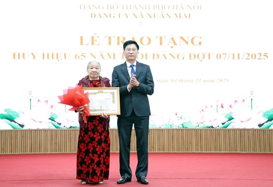 Xã Xuân Mai: 30 đảng viên được trao tặng Huy hiệu Đảng- Ảnh 1.