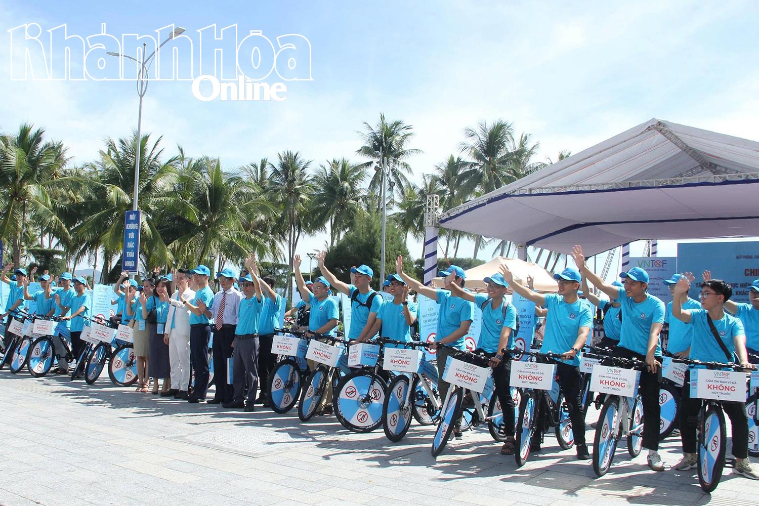 Kampanjearrangement for å fremme røykfrie miljøer på restauranter, hoteller og offentlige steder i Khanh Hoa.