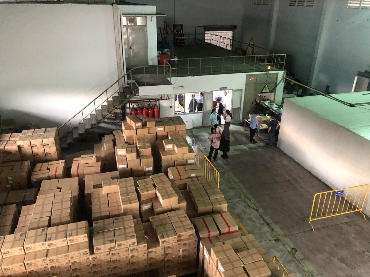 EB irradiation equipment system at the Center for Research and Development of Radiation Technology Applications. Photo: Thu Thuy. Hệ thống thiết bị chiếu xạ EB tại Trung tâm Nghiên cứu Triển khai ứng dụng Công nghệ bức xạ. Ảnh: Thu Thủy.