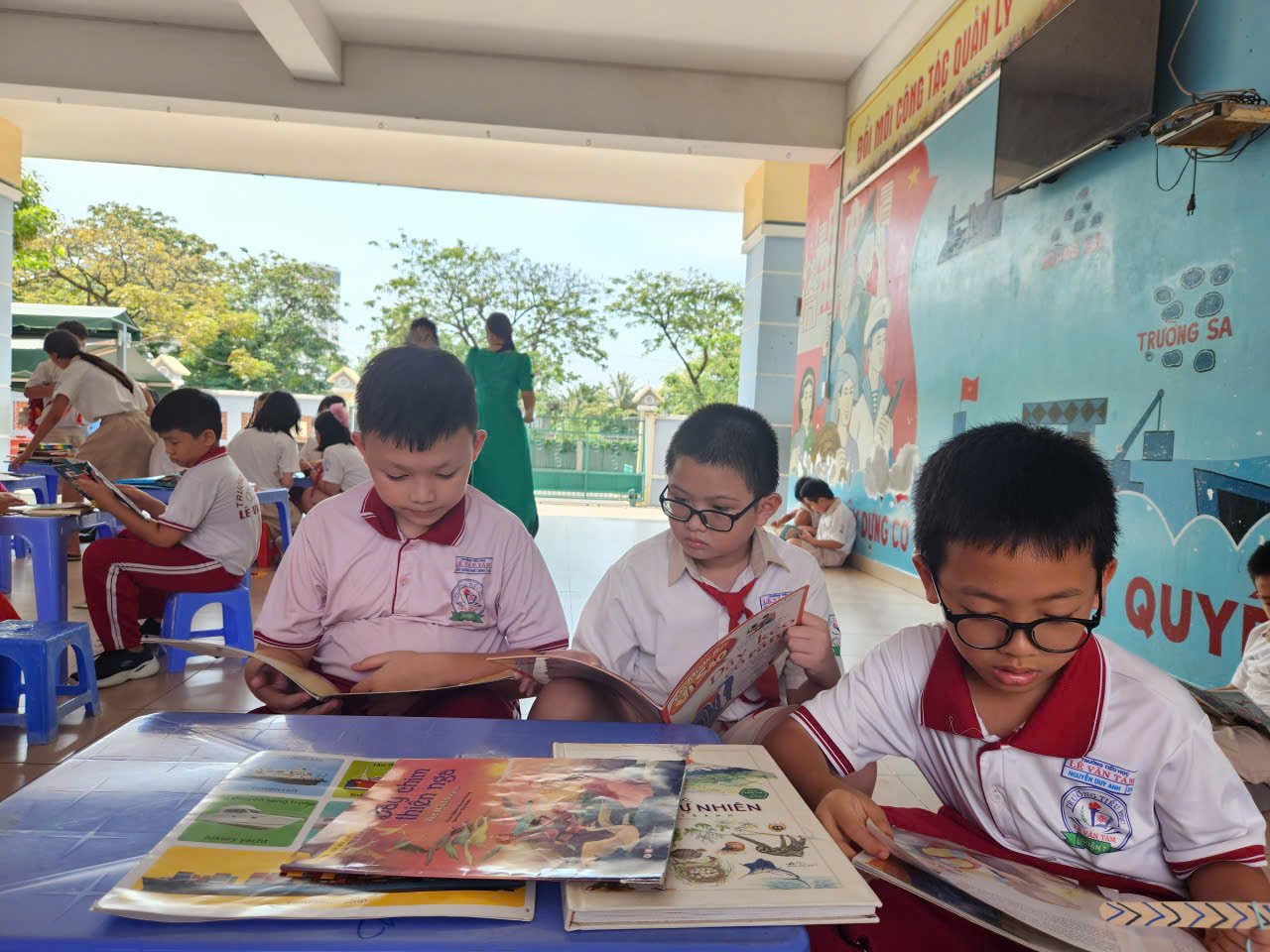 Cách giữ tiếng mẹ đẻ trong môi trường song ngữ cho học sinh hiệu quả - Ảnh 1.