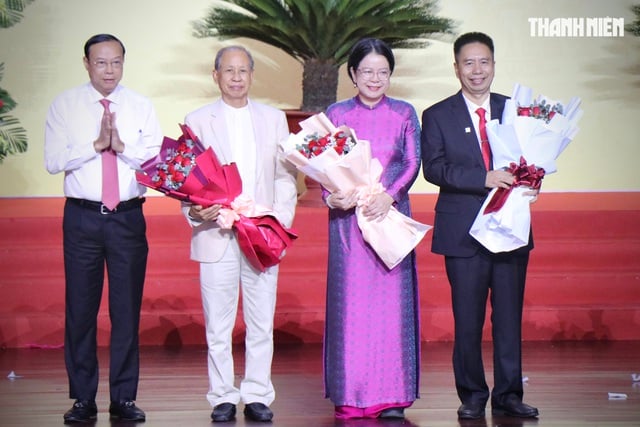 হো চি মিন সিটি প্যাট্রিয়টিক ইমুলেশন কংগ্রেসে একজন ডাক্তারের মর্মস্পর্শী গল্প - ছবি ১। Câu chuyện xúc động của vị bác sĩ trong Đại hội Thi đua yêu nước TP.HCM- Ảnh 1.