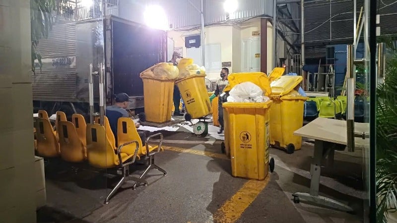 Sběr zdravotnického odpadu v nemocnici Hanoi Heart Hospital.