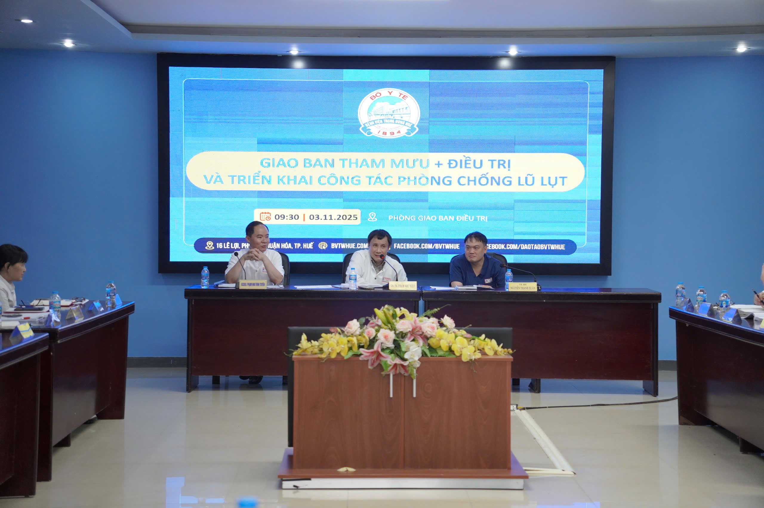 Giữ vững 'mạch sống' y tế miền Trung trong mưa lũ- Ảnh 8.