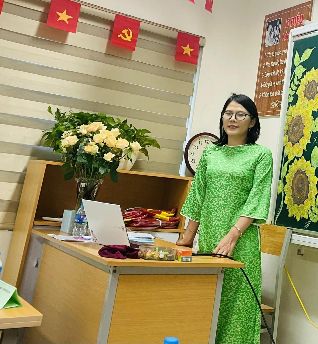 Očekává se mnoho specifických politik týkajících se platů a příspěvků pro učitele. Dự kiến nhiều chính sách đặc thù về tiền lương, chế độ phụ cấp đối với nhà giáo