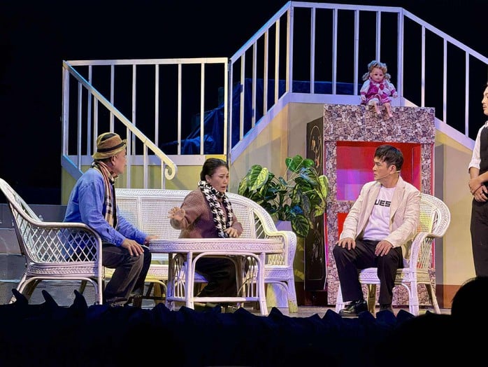 Nghệ sĩ Lý Thu kịp thời