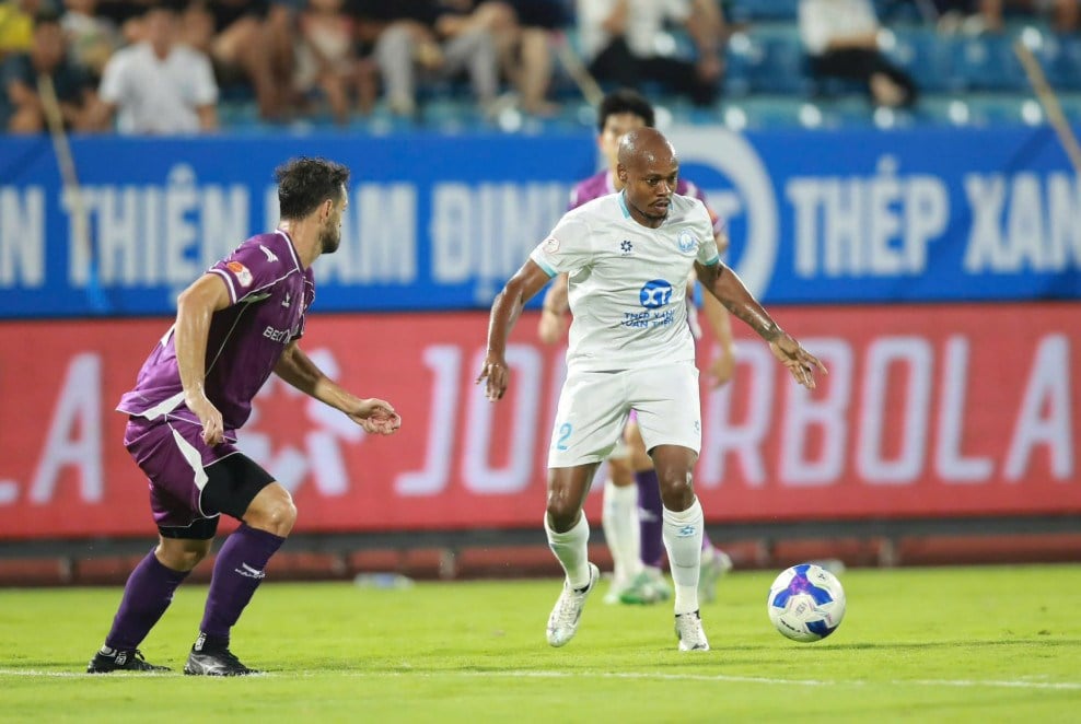 មតិលើការប្រកួត Nam Dinh vs Gamba Osaka ម៉ោង 7:15 យប់។ ថ្ងៃទី 5 ខែវិច្ឆិកា៖ តើមានឱកាសអ្វីខ្លះសម្រាប់ក្រុមការពារតំណែងជើងឯក V.League? - រូបថត 2