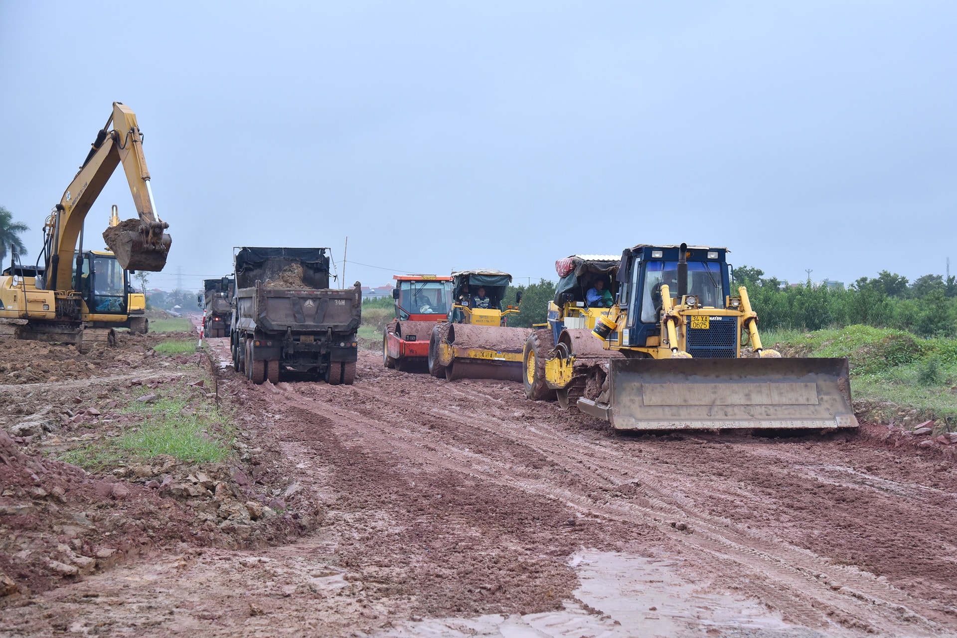 Vướng mặt bằng thi công tuyến đường tránh quốc lộ 37 qua xã Gia Lộc