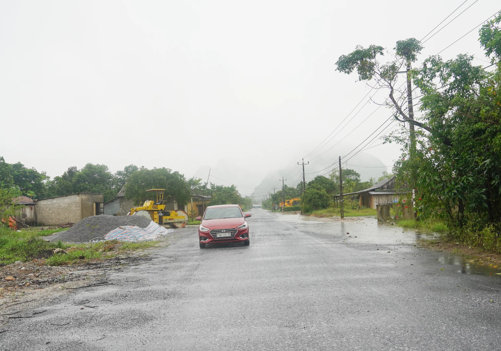 A Yen Hoa kereszteződést Yen Binh faluval összekötő vidéki közlekedési útvonal több mint 90%-ban elkészült - Fotó: X.V