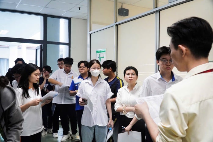INSCHRIJVING UNIVERSITEITEN EN HOGESCHOOL 2026: Laat het capaciteitenexamen niet onopgemerkt voorbijgaan - Foto 1. TUYỂN SINH ĐẠI HỌC, CAO ĐẲNG 2026: Không thả nổi kỳ thi đánh giá năng lực - Ảnh 1.