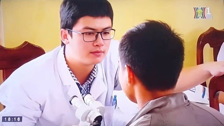 អតីតបេក្ខនារី Olympia ធ្វើឱ្យអ្នកនិយមលេងអ៊ីនធឺណិតស្រក់ទឹកភ្នែក ពេលបង្ហាញខ្លួនក្នុងអាវពណ៌ស - 2