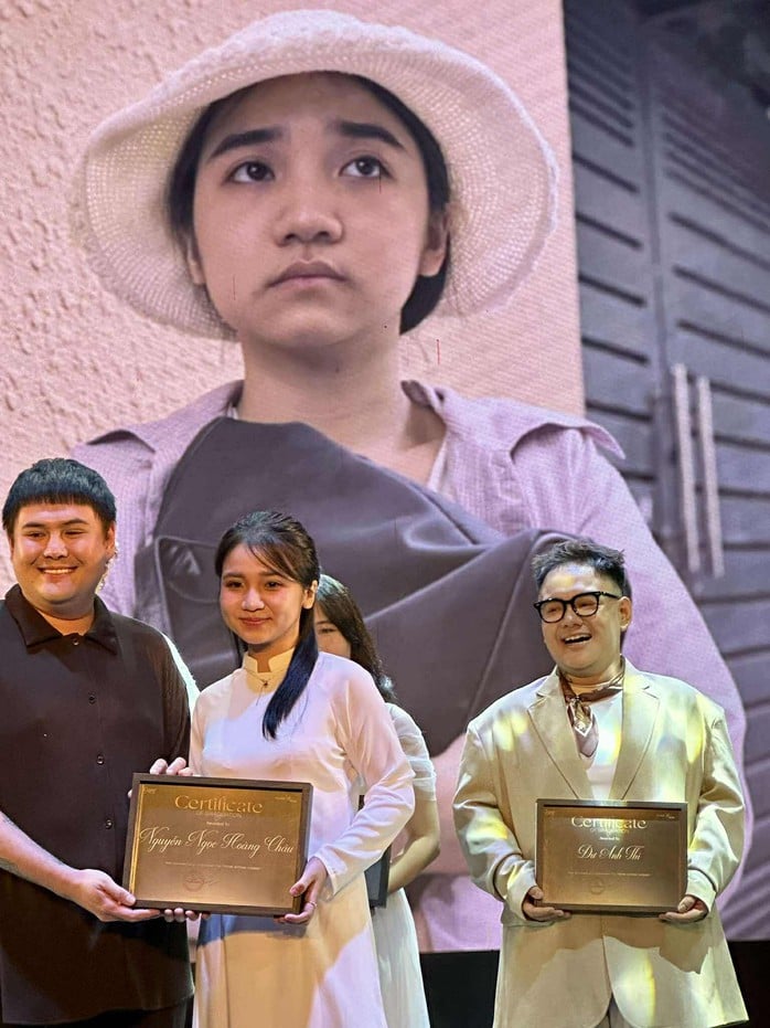 ນັກສິລະປິນຫວູຊວນຈ່າງມີ “ຝູງໄກ່” ອີກດ້ວຍຮູບເງົາສັ້ນອາລົມຈິດ 3 ເລື່ອງ - ຮູບທີ 1. NSƯT Vũ Xuân Trang có thêm một