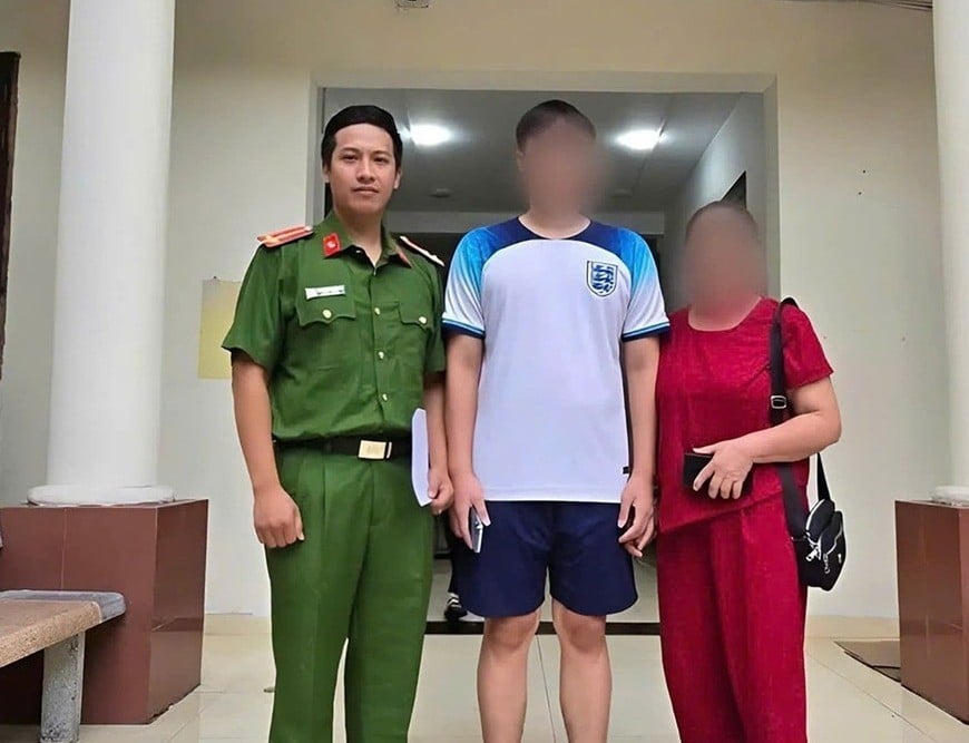 A hanoi város Ha Dong kerületének rendőrsége nemrég mentett ki egy elrabolt fiú diákot.