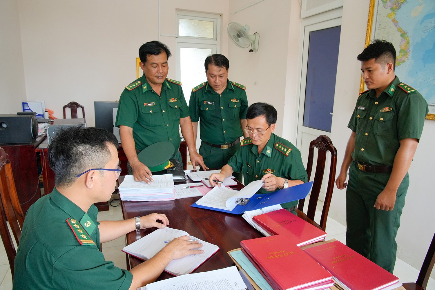 ការត្រួតពិនិត្យគ្រប់ជ្រុងជ្រោយនៃការងារព្រំដែន