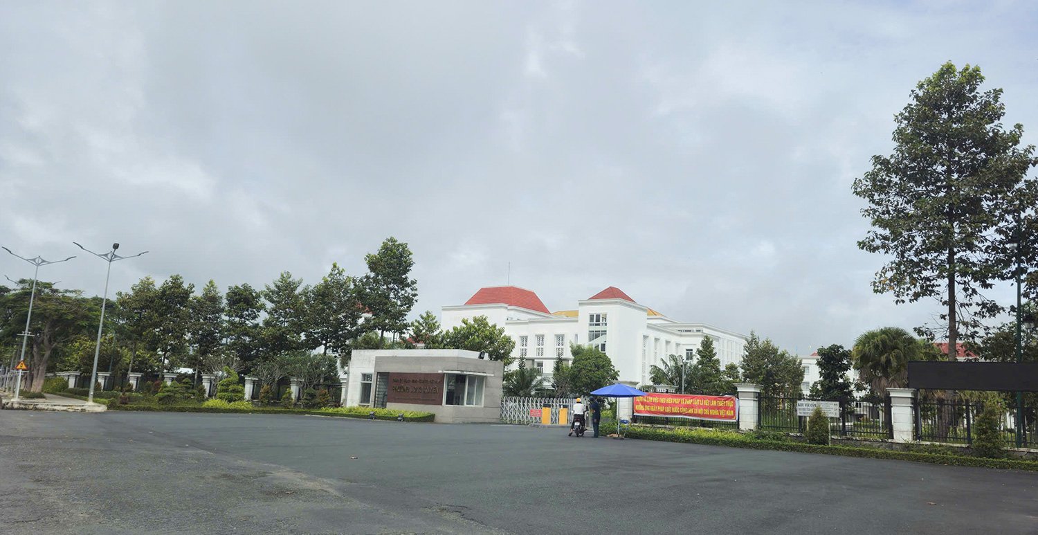 পার্টির একটি দৃঢ় তাত্ত্বিক ভিত্তি গড়ে তোলা