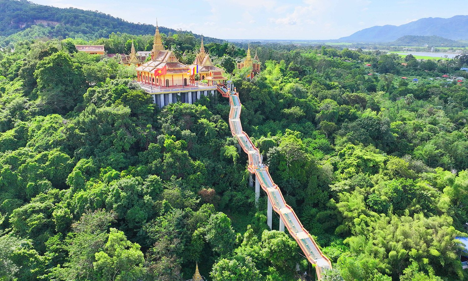 Deep green mountains