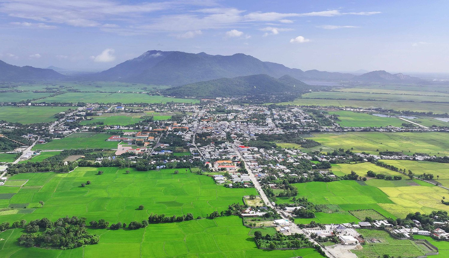 Deep green mountains