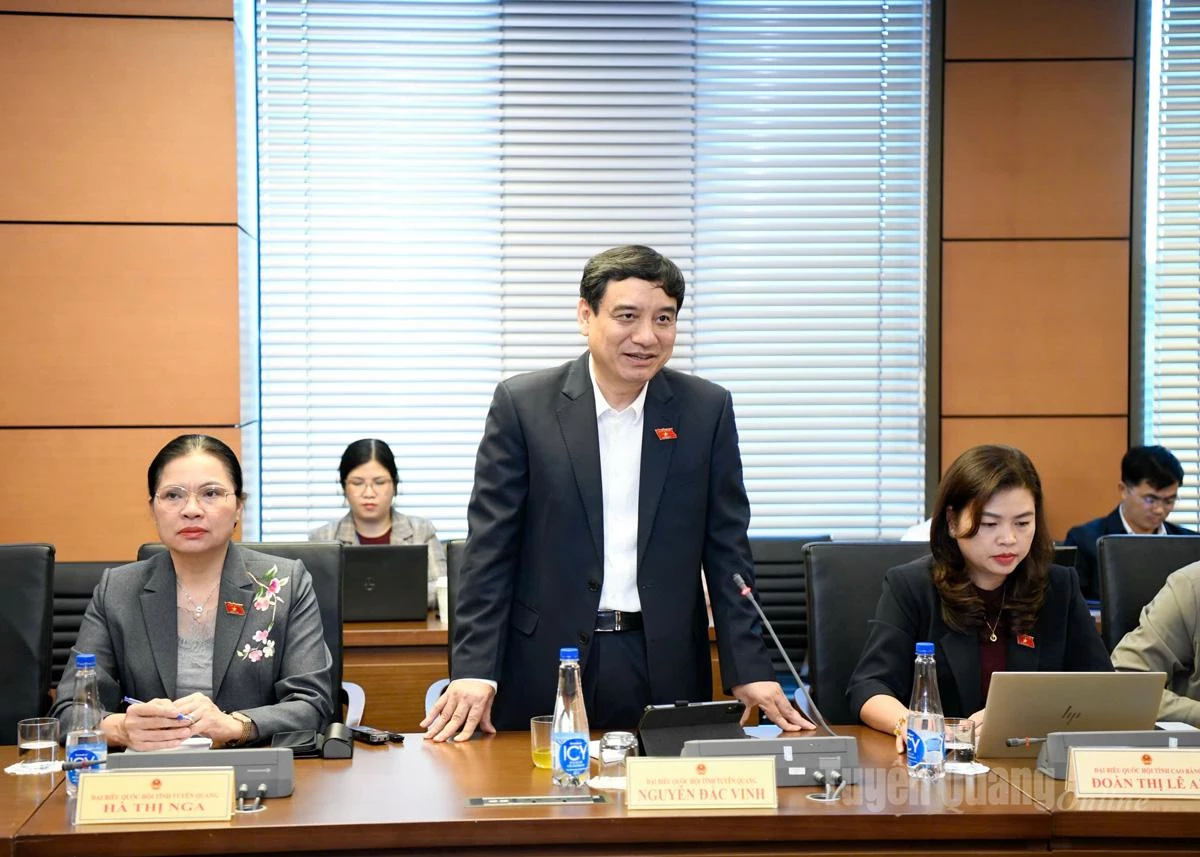 ผู้แทนเหงียน ดั๊ก วินห์ กล่าวระหว่างการอภิปราย