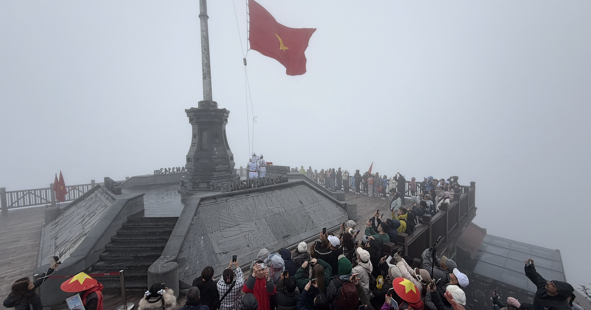 Mây săn người trên đỉnh Fansipan